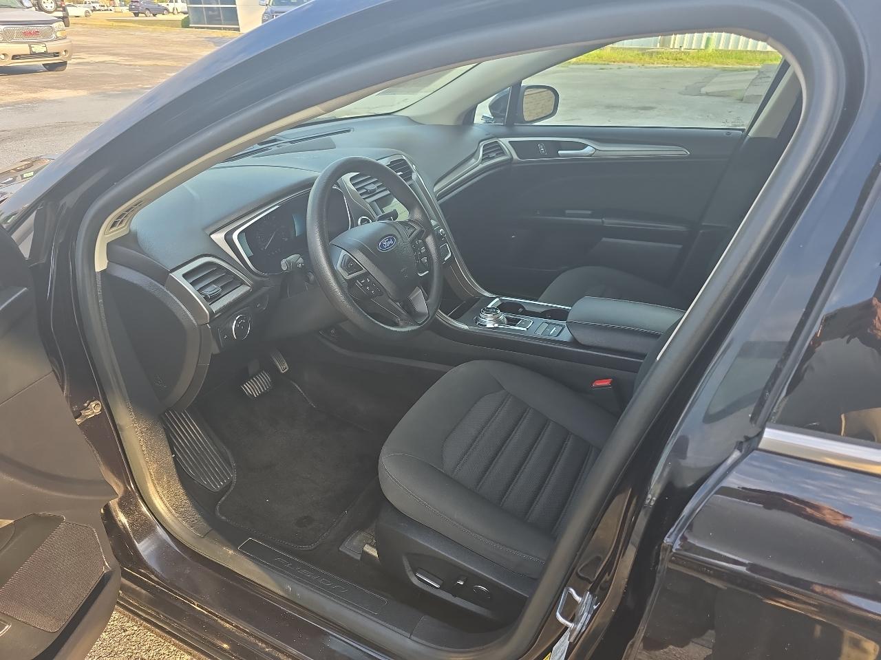 Ford Fusion Hybrid SE FWD 2019