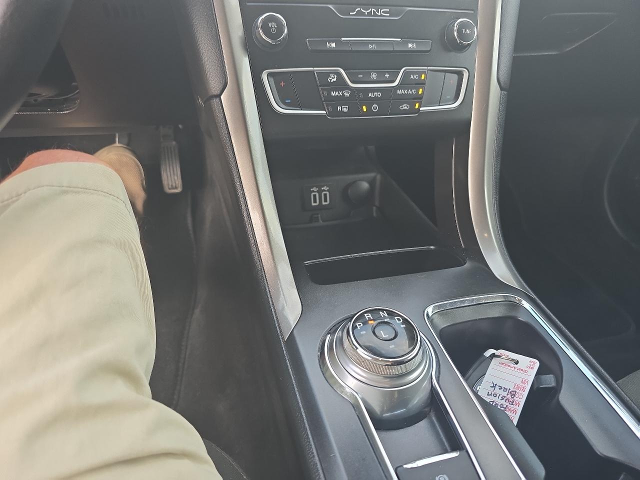 Ford Fusion Hybrid SE FWD 2019