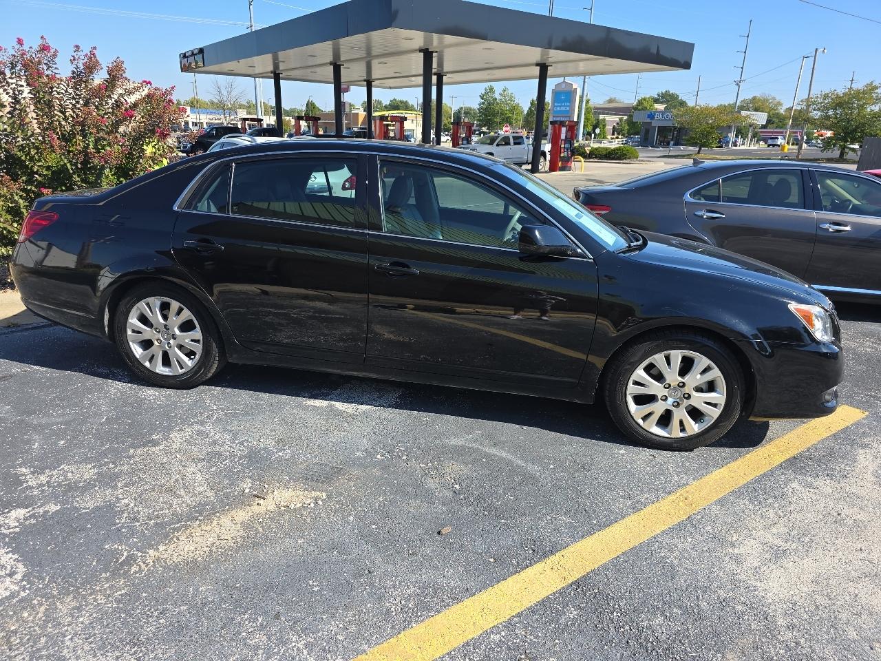 Toyota Avalon 4dr Sdn Limited (Natl) 2010