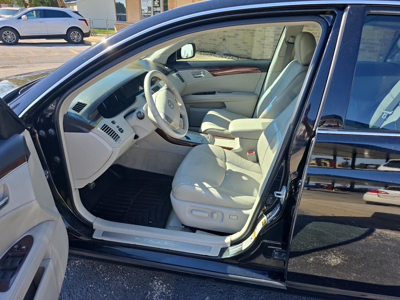 Toyota Avalon 4dr Sdn Limited (Natl) 2010
