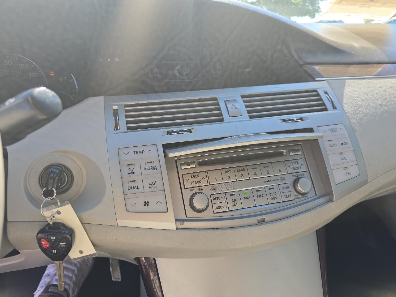 Toyota Avalon 4dr Sdn Limited (Natl) 2010