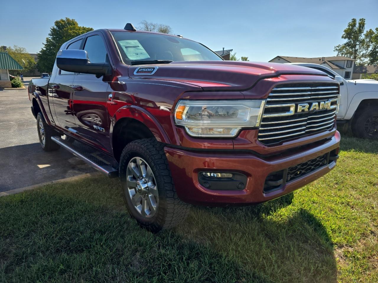 RAM 2500 Laramie 4x4 Mega Cab 6'4" Box 2019