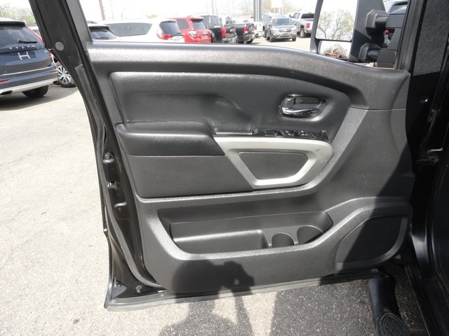 Nissan Titan XD 4WD Crew Cab Platinum Reserve Gas 2016