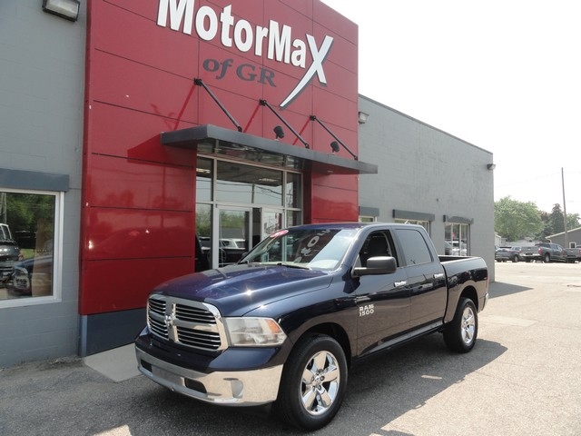 2014 RAM 1500 4WD Crew Cab 140.5" Big Horn