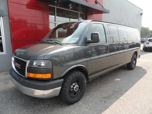 GMC Savana Passenger RWD 3500 155" LT w/1LT 2016