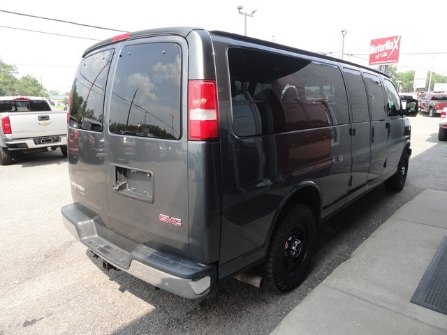 GMC Savana Passenger RWD 3500 155" LT w/1LT 2016