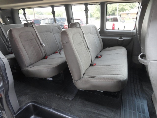 GMC Savana Passenger RWD 3500 155" LT w/1LT 2016