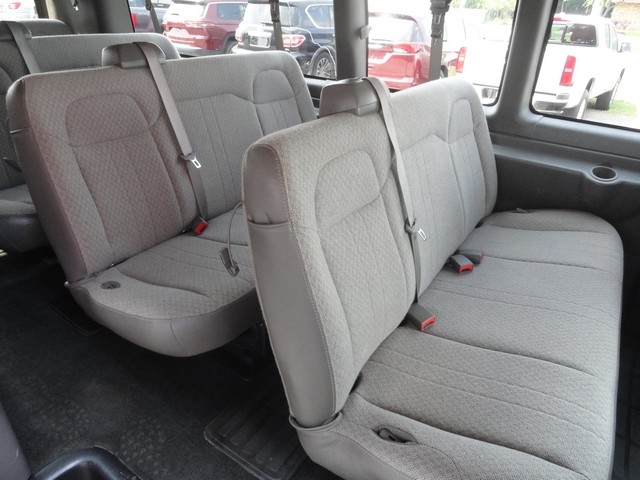 GMC Savana Passenger RWD 3500 155" LT w/1LT 2016