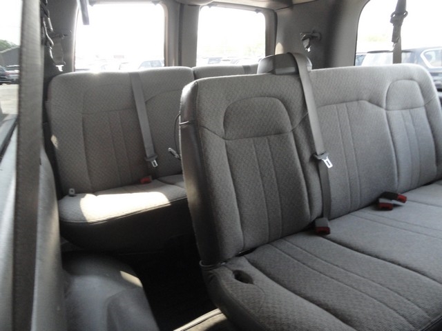 GMC Savana Passenger RWD 3500 155" LT w/1LT 2016