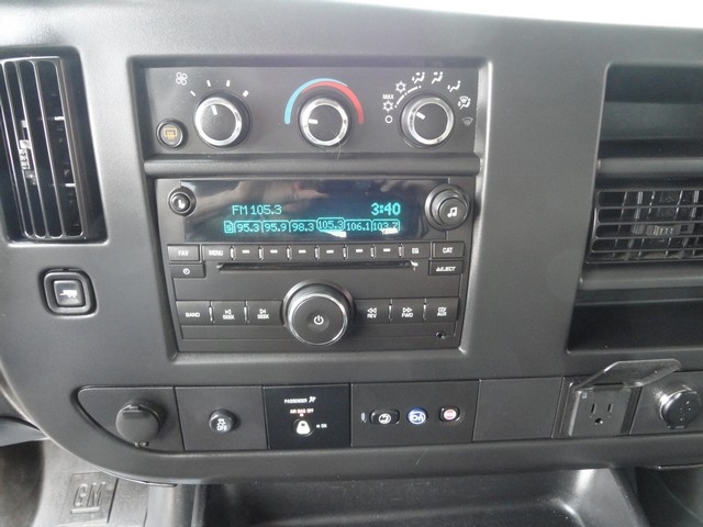 GMC Savana Passenger RWD 3500 155" LT w/1LT 2016