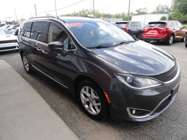 Chrysler Pacifica Touring-L Plus FWD 2017