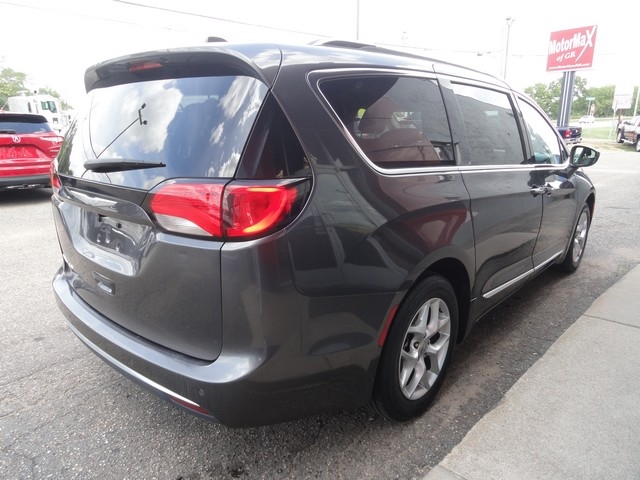 Chrysler Pacifica Touring-L Plus FWD 2017