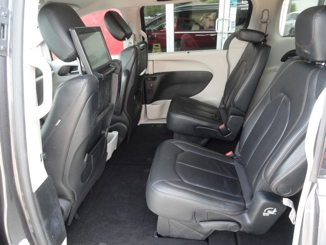 Chrysler Pacifica Touring-L Plus FWD 2017