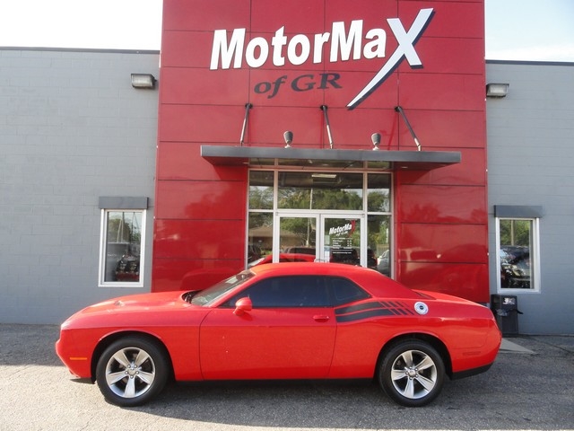 Dodge Challenger 2dr Cpe SXT 2016