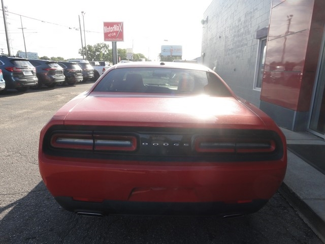 Dodge Challenger 2dr Cpe SXT 2016
