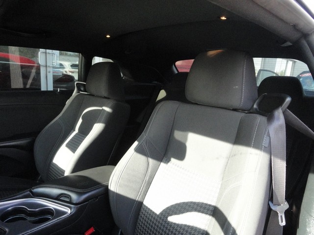 Dodge Challenger 2dr Cpe SXT 2016