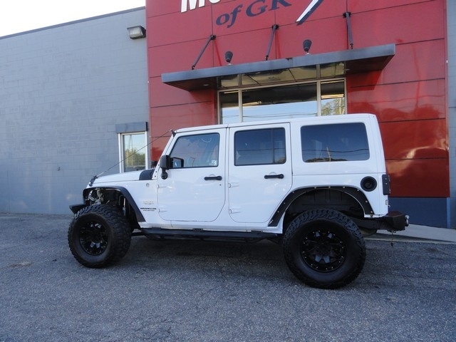 Jeep Wrangler Unlimited 4WD 4dr Sahara 2013