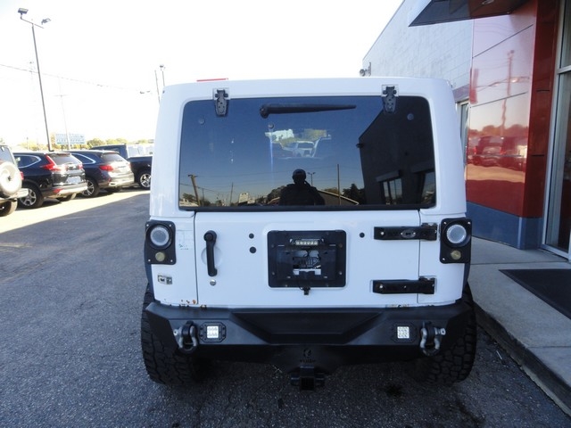 Jeep Wrangler Unlimited 4WD 4dr Sahara 2013