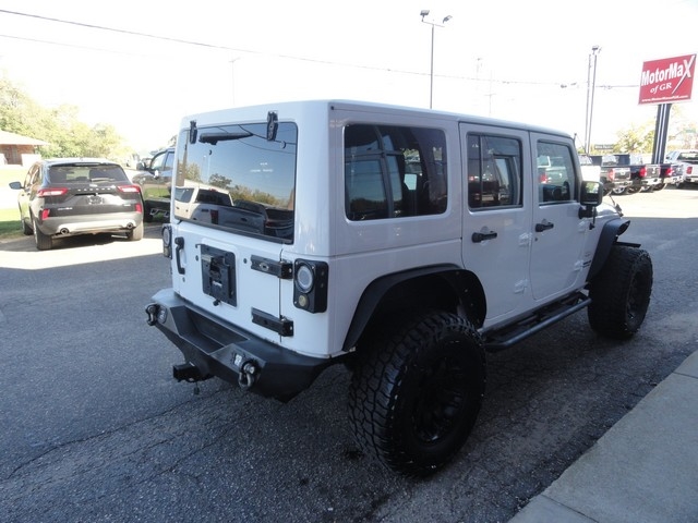 Jeep Wrangler Unlimited 4WD 4dr Sahara 2013