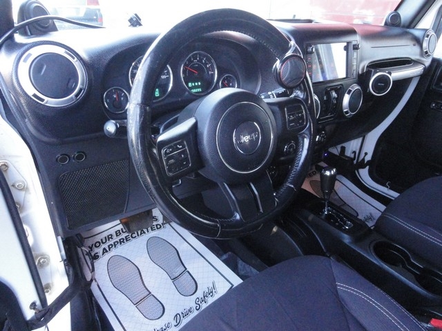 Jeep Wrangler Unlimited 4WD 4dr Sahara 2013