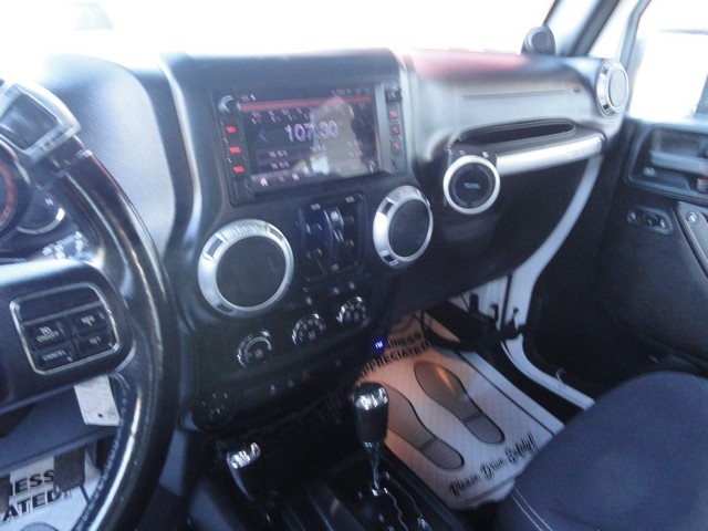 Jeep Wrangler Unlimited 4WD 4dr Sahara 2013