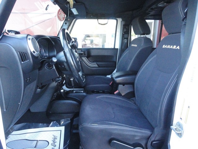 Jeep Wrangler Unlimited 4WD 4dr Sahara 2013