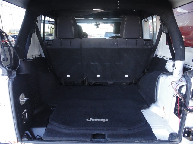 Jeep Wrangler Unlimited 4WD 4dr Sahara 2013