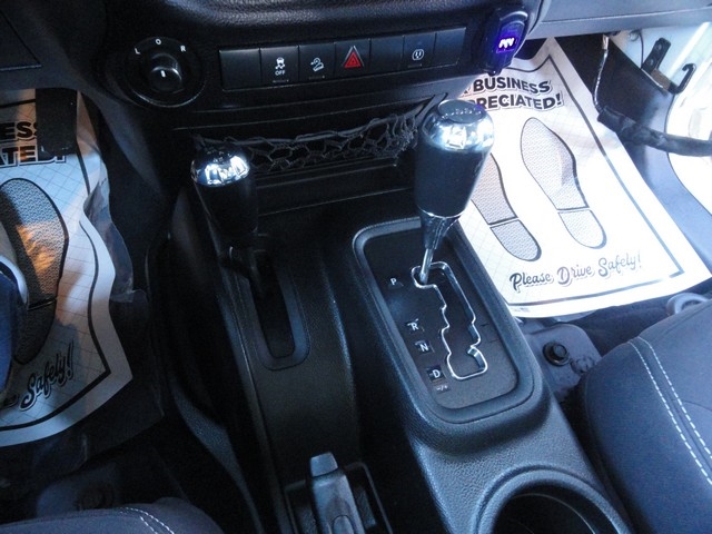 Jeep Wrangler Unlimited 4WD 4dr Sahara 2013