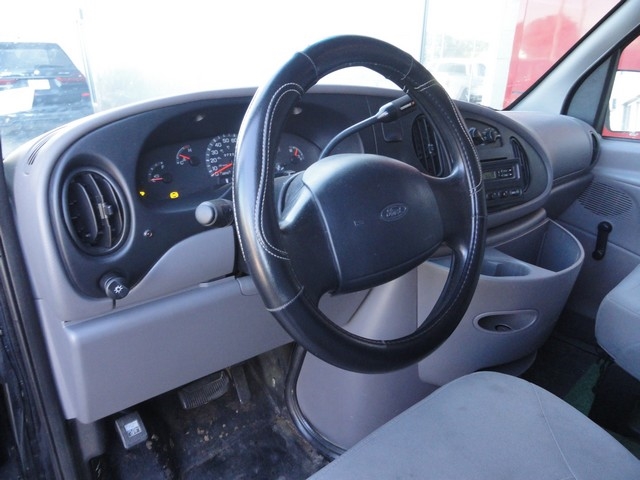 Ford Econoline Cargo Van E-250 1999