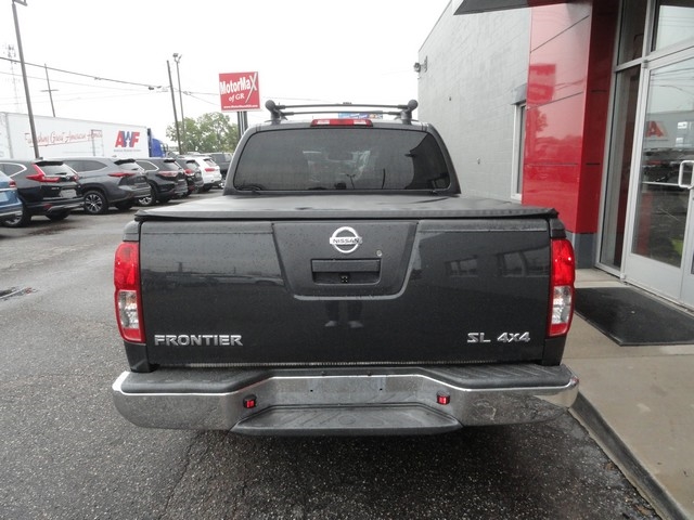 2012 Nissan Frontier Crew Cab SL photo 3