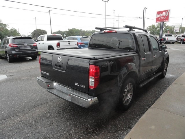 2012 Nissan Frontier Crew Cab SL photo 4