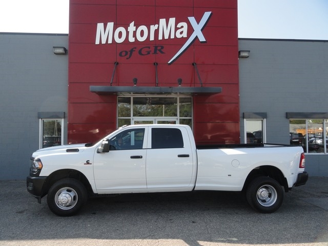 2023 Ram 3500 Tradesman photo 2