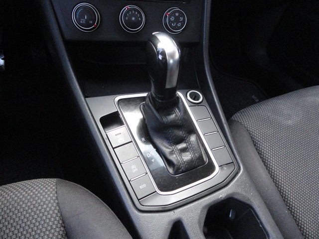 Volkswagen Jetta R-Line Auto w/SULEV 2019