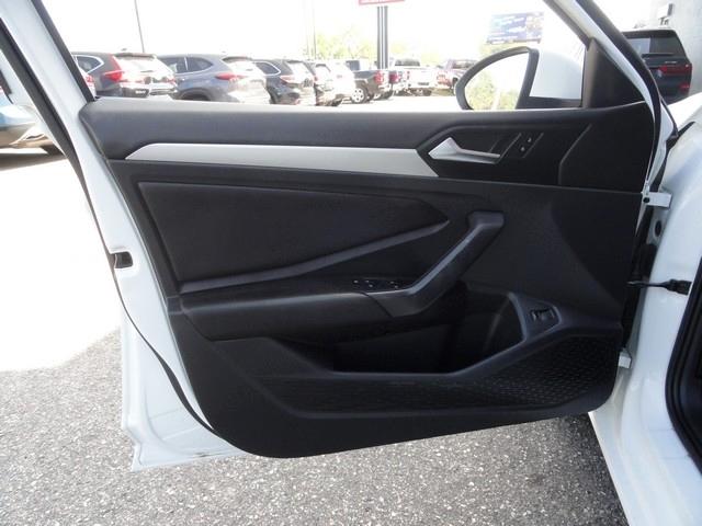 Volkswagen Jetta R-Line Auto w/SULEV 2019