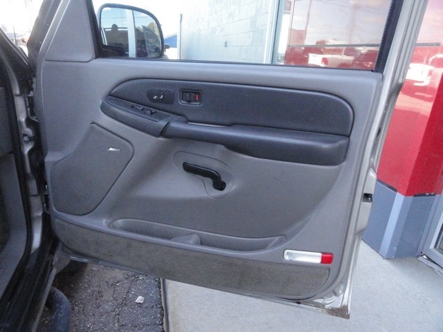 Chevrolet Tahoe 4dr 1500 4WD Z71 2003