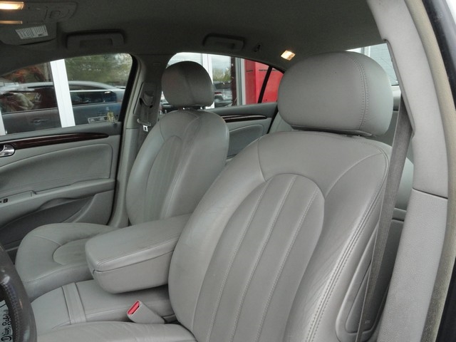 Buick Lucerne 4dr Sdn CXL V8 2006