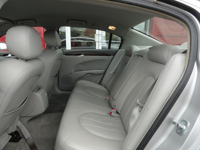 Buick Lucerne 4dr Sdn CXL V8 2006