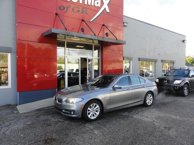 BMW 5 Series 4dr Sdn 528i RWD 2016