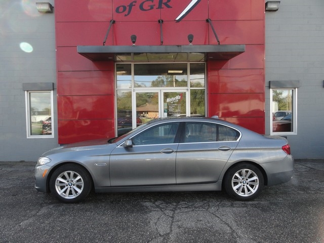BMW 5 Series 4dr Sdn 528i RWD 2016