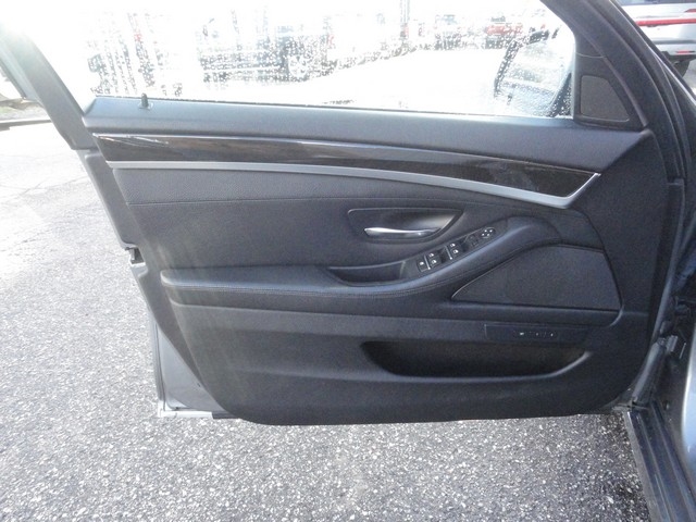 BMW 5 Series 4dr Sdn 528i RWD 2016