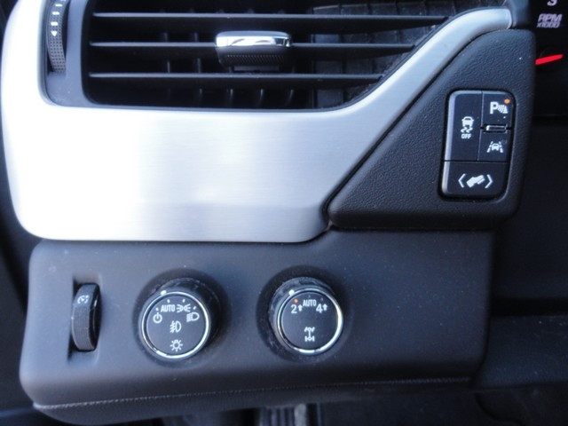 GMC Yukon XL 4WD 4dr SLT 2017