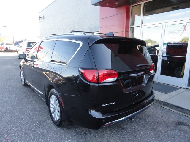 Chrysler Pacifica Touring L FWD 2018