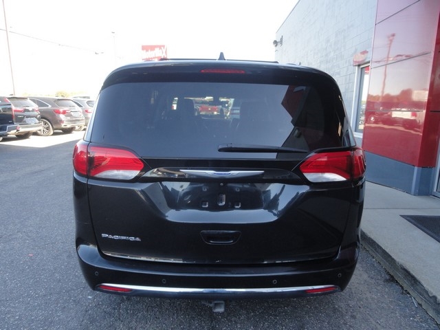 Chrysler Pacifica Touring L FWD 2018