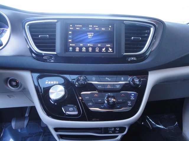 Chrysler Pacifica Touring L FWD 2018