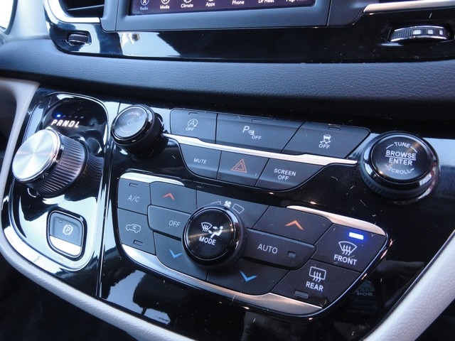 Chrysler Pacifica Touring L FWD 2018