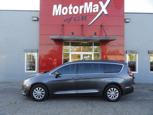 Chrysler Pacifica Touring-L FWD 2017