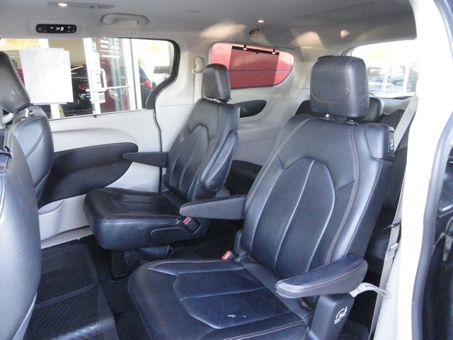 Chrysler Pacifica Touring-L FWD 2017