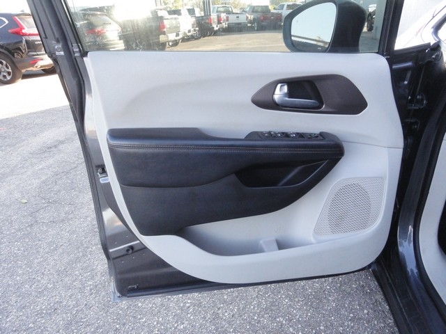 Chrysler Pacifica Touring-L FWD 2017