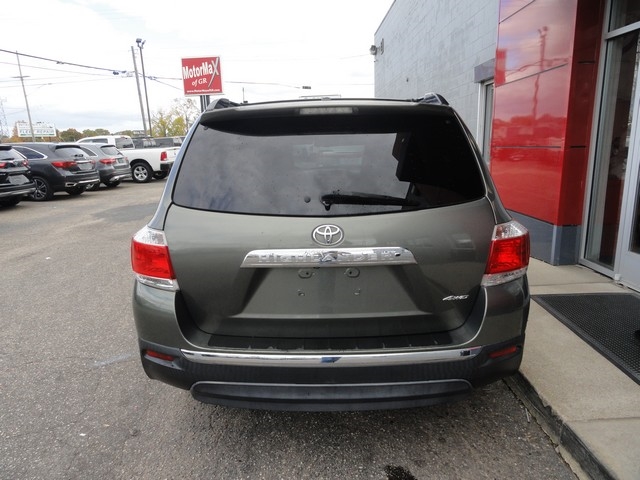 Toyota Highlander 4WD 4dr V6 Base (Natl) 2011