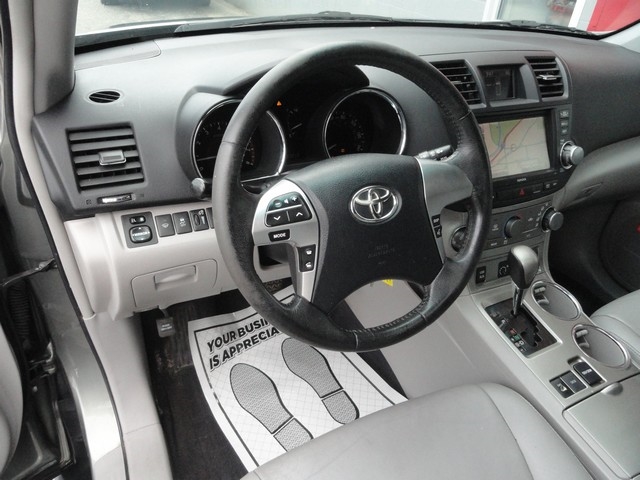 Toyota Highlander 4WD 4dr V6 Base (Natl) 2011